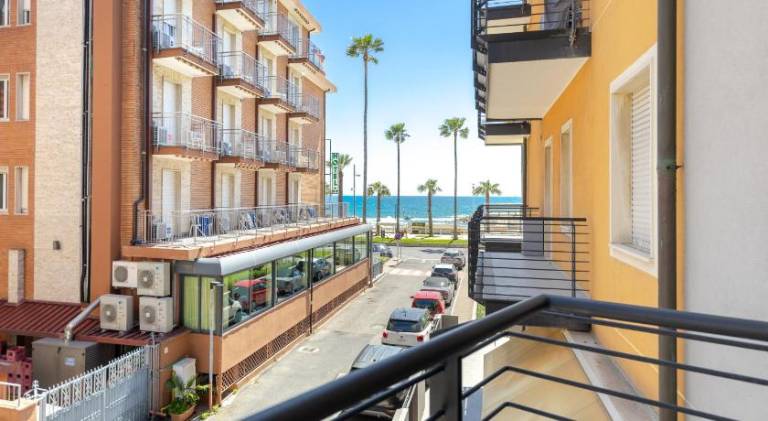 Apartment with 2 rooms for 6 persons in Laigueglia