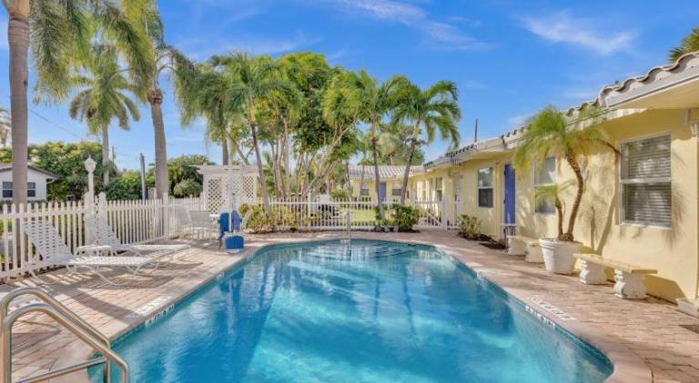 Bahama Beach Club Pompano - Fort Lauderdale - Charming and Cozy Studios & Apartments close to Beach in Pompano Beach, FL