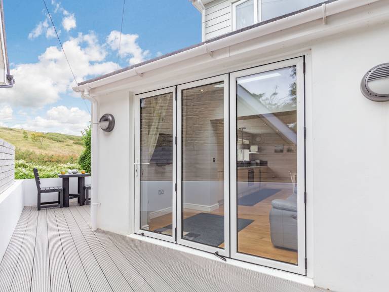 Cottage with yard & patio | Beach view — photo 4