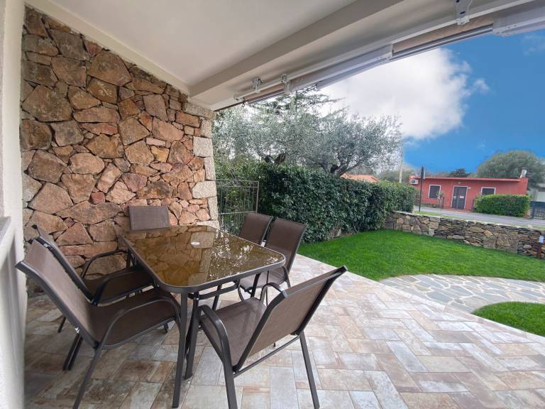 Vacation home with grill, terrace & yard | Garden view — photo 2