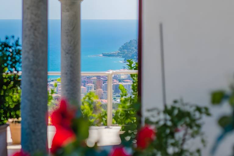 Apartment 'Villa Antonia' with Sea View, Wi-Fi and Air Conditioning in Laigueglia