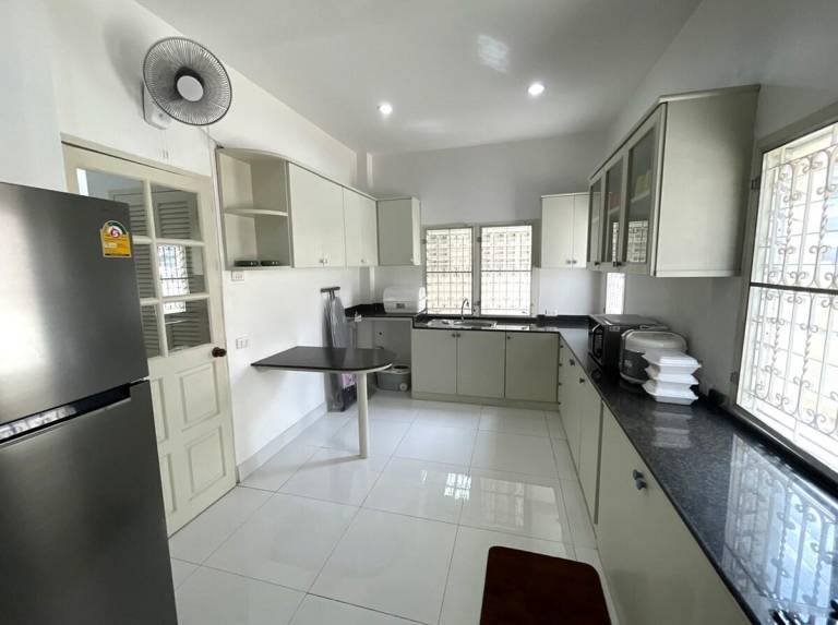 Villa with hot tub, private pool & BBQ | Next to Big Buddha | Perfect for remote work — photo 4