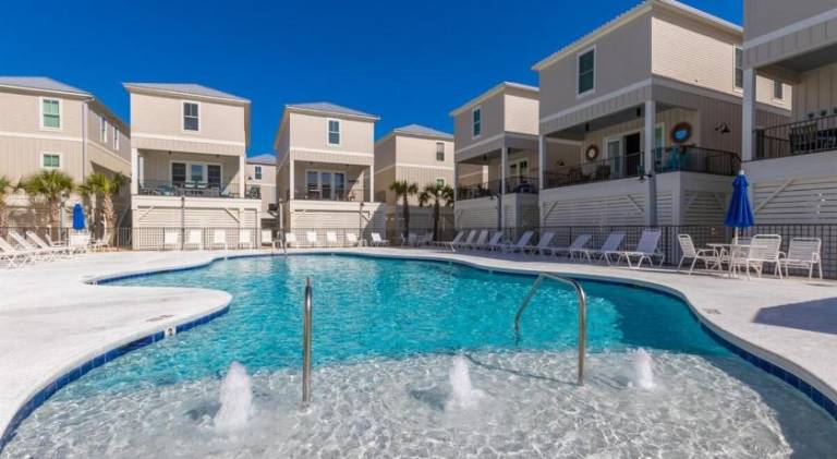 House with pool in Gulf Shores, AL