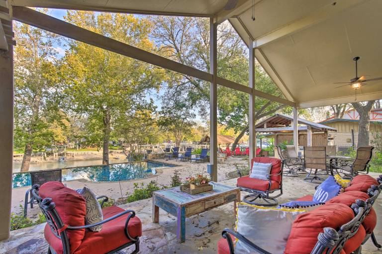 4 Season Boathouse Hot Tub Guadalupe River Oasis