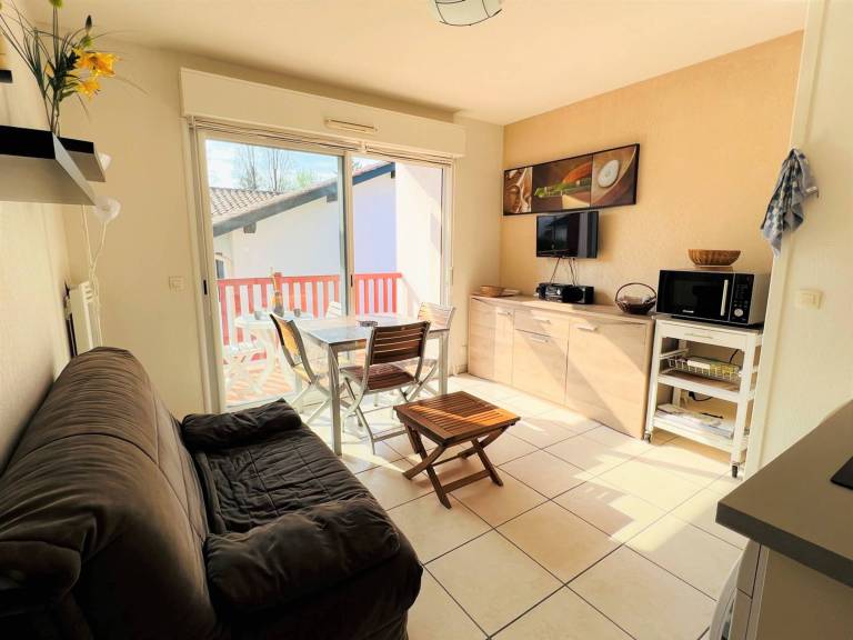 Apartment with pool — photo 5