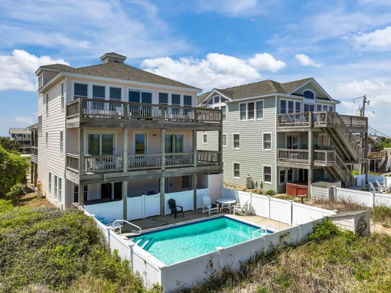 House with private pool, hot tub & barbecue in Nags Head, NC