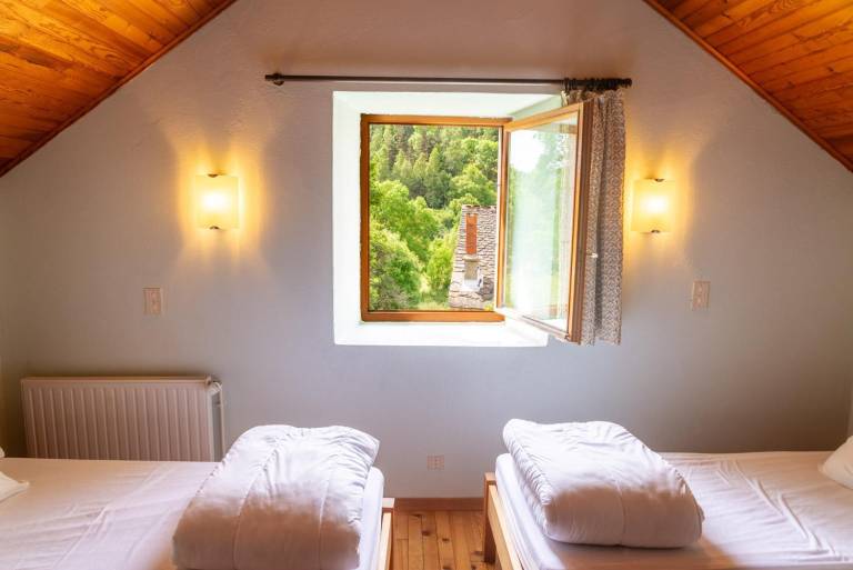 Charming gite with yard & terrace | Pets allowed — photo 5