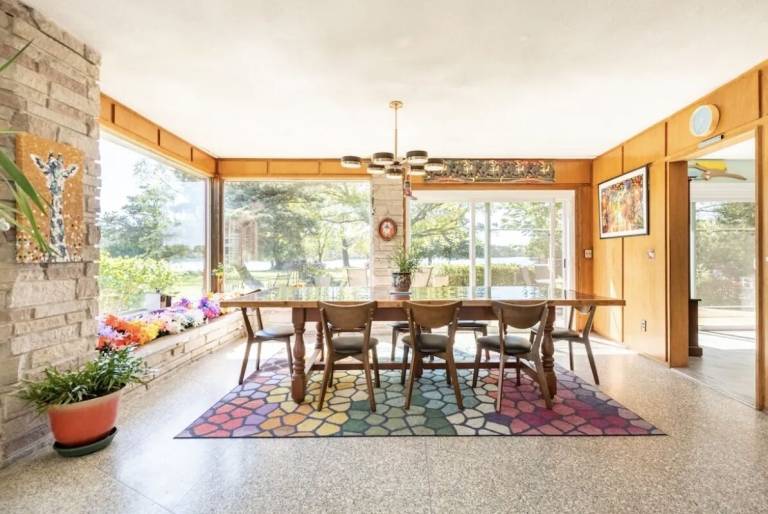 House Camellia Shores