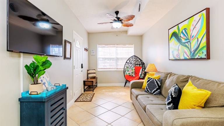 Mighty Little Beach 1B Apartment, Private Patio, Dog Friendly, Walk to Beach ️ — photo 5