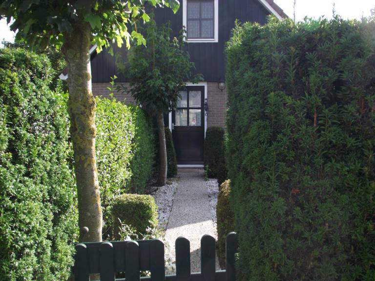 Gemütliches Ferienhaus in Oudesluis mit Terrasse, Grill und Garten