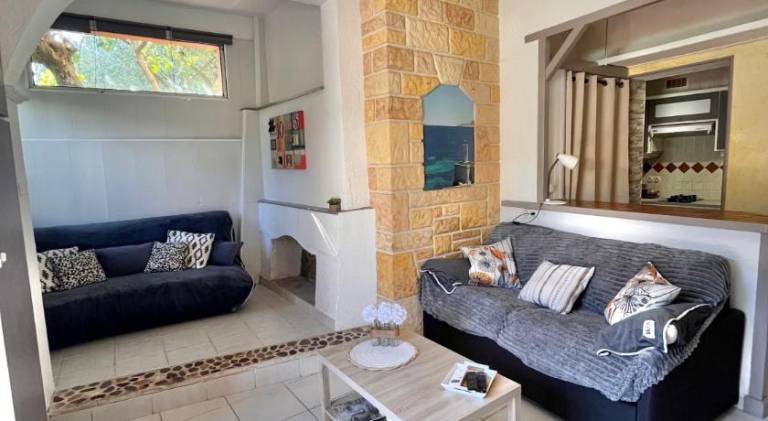 Apartment with barbeque, terrace & yard | Pet-friendly in Biot