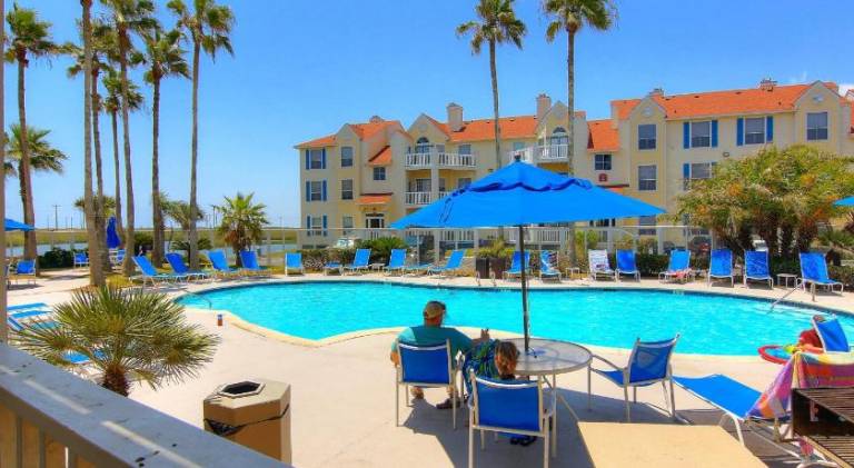 Apartment with jacuzzi & pool — photo 3