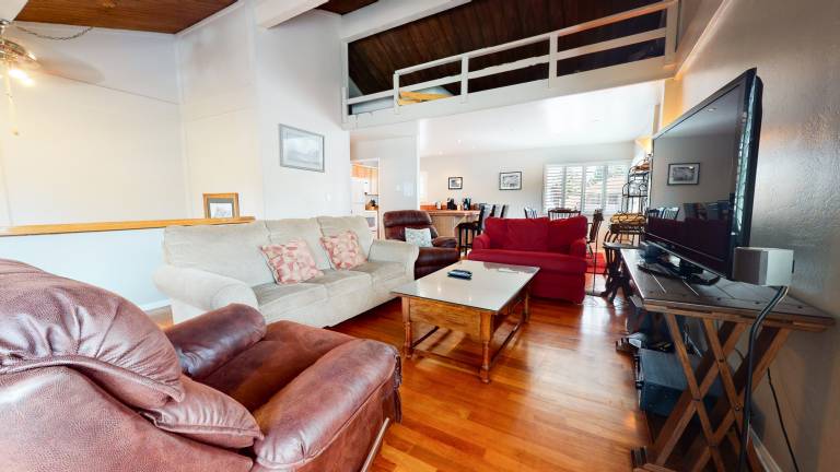 Fully equipped condo with jacuzzi, sauna & pool | Pets are welcome in Mammoth Lakes, CA