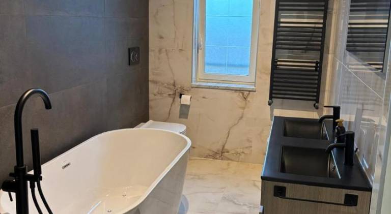 Vacation home with hot tub, terrace & garden | Suitable for remote work | Pets are welcome — photo 3