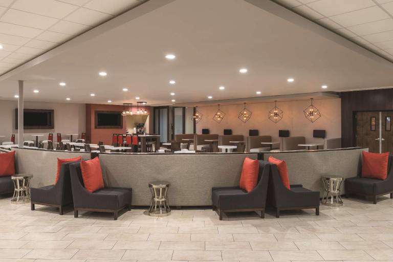 La Quinta Inn & Suites by Wyndham Joplin — photo 5