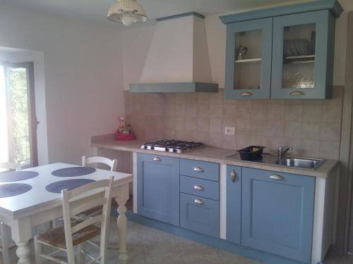 Rental apartment with yard & patio | Pet-friendly — photo 3