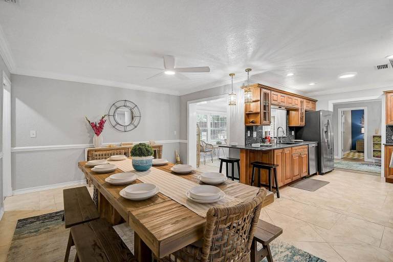 Fully equipped big house with private pool & barbeque | City view | Suitable for remote work | Pets are welcome — photo 3