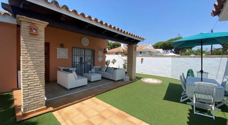 Villa with pool — photo 3