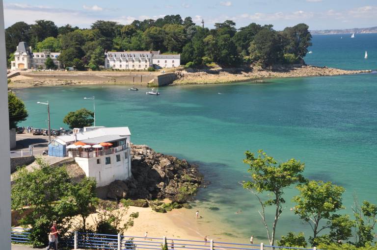 Sea View Apartment 'Face Mer - 50m Beach' in Douarnenez