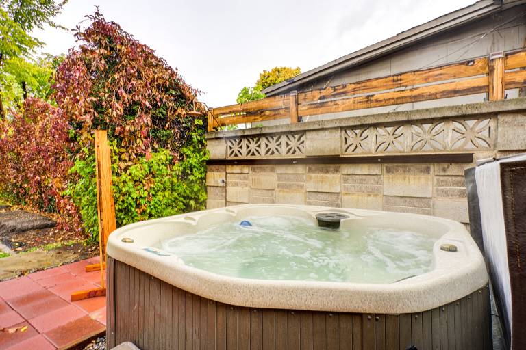 Ski Soak & Explore Central Parkside SLC Apt