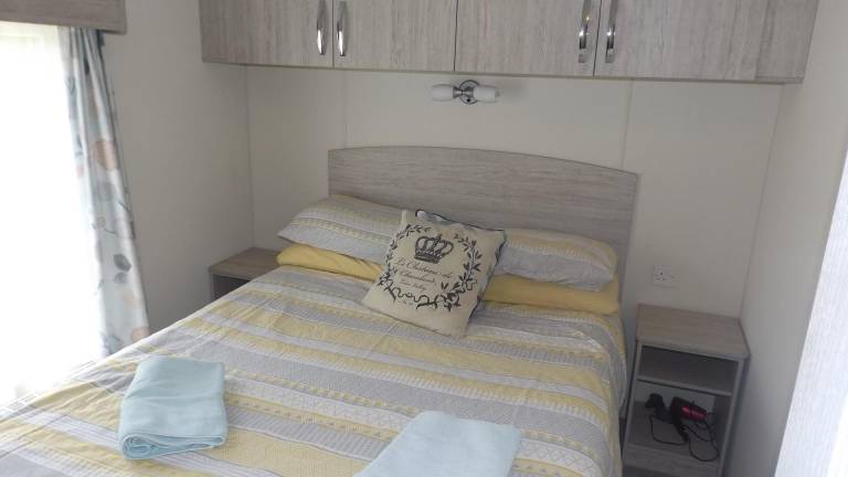 Cosy 3 Bedroom Lodge at Avonvale Holiday Park — photo 3