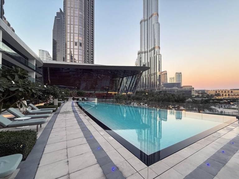 Child-friendly vacation home with terrace, jacuzzi & yard | Close to Burj Khalifa | Suitable for remote work | Dogs allowed — photo 5