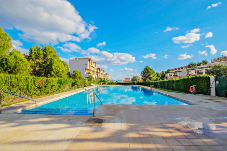 Holiday apartment with terrace & pool | City view — photo 2