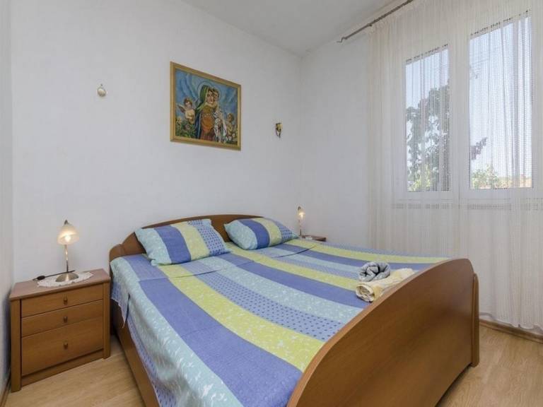 One bedroom apartment with terrace and sea view Postira, Brač (A-22356-a) — photo 5