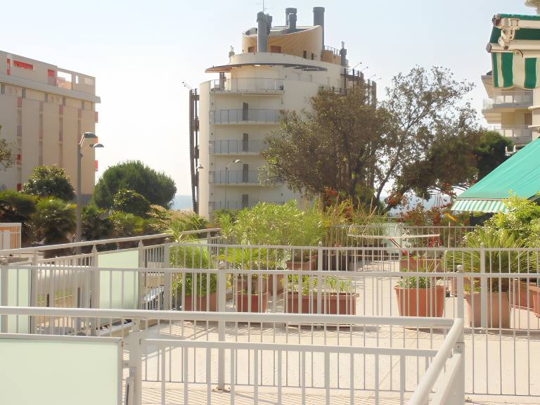 Wonderful rental apartment with pool & patio | Close to the beach | Pets are welcome — photo 4