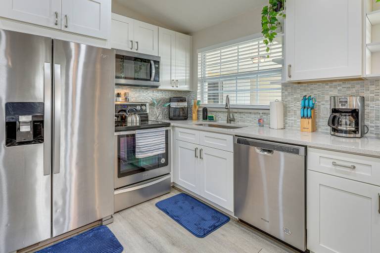 Golf, Boat & Beach-Hop: Quiet Port Charlotte Home — photo 3