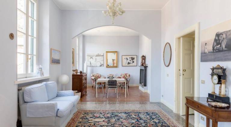 Big apartment with terrace | Close to Como Cathedral | Perfect for remote work | Pets are welcome in Brunate