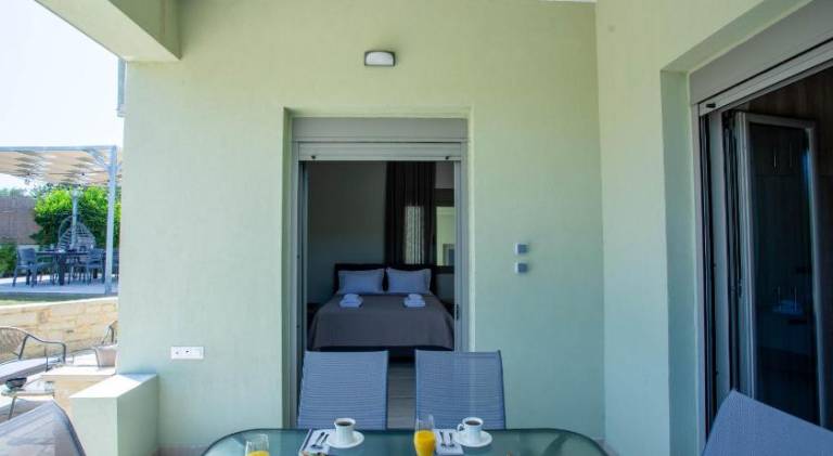 Wonderful rental apartment with pool, patio & garden | Pet-friendly — photo 4