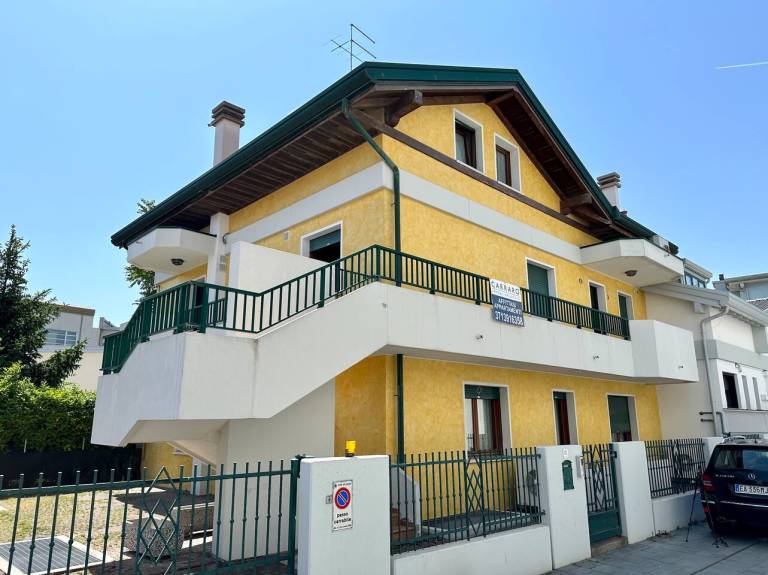 Rental apartment with terrace — photo 2
