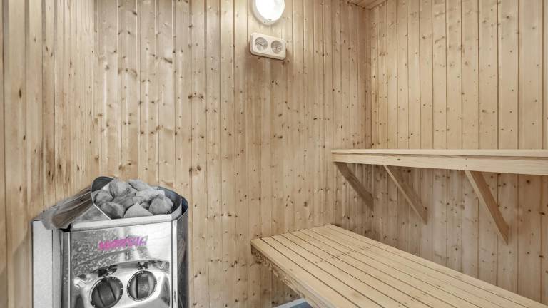 Family-oriented big house with private pool, yard & sauna | Pet-friendly — photo 4