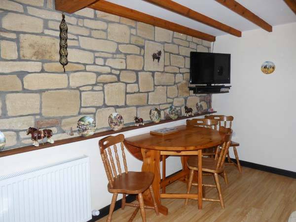 Cottage with garden — photo 5