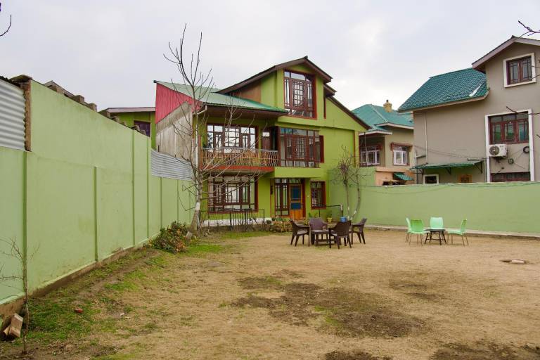 Villa with barbeque & yard — photo 4