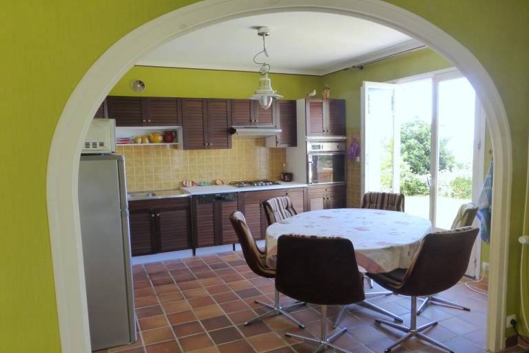 Charming vacation home with patio, barbecue & yard | Sea view | Pets are welcome — photo 3