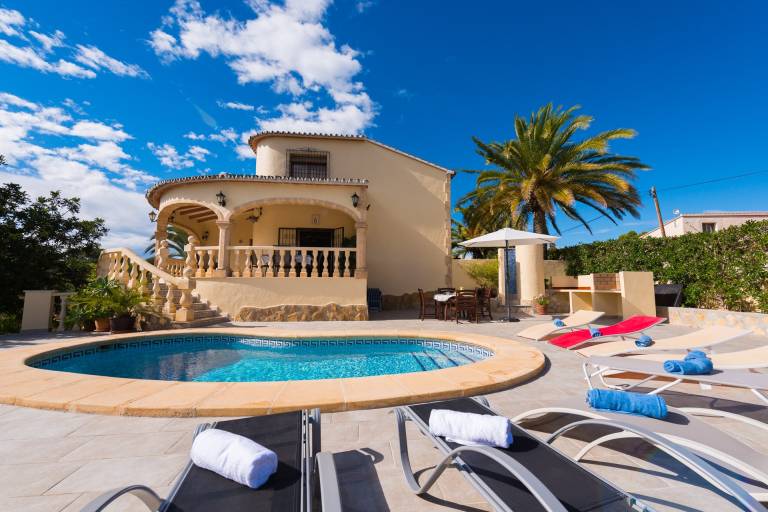 Villa with garden, terrace & barbecue — photo 2