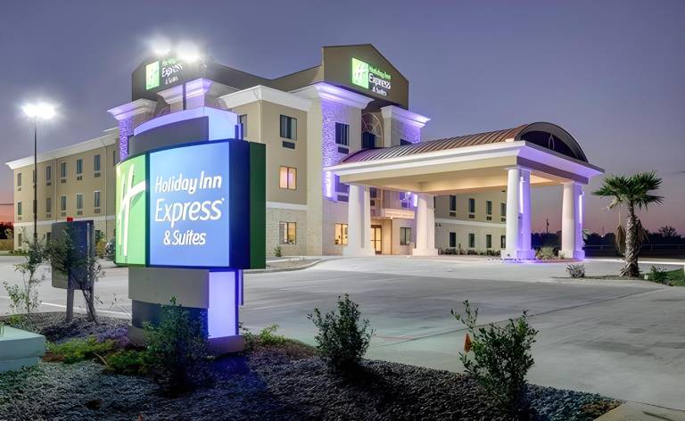 Holiday Inn Express Carrizo Springs By IHG — photo 2