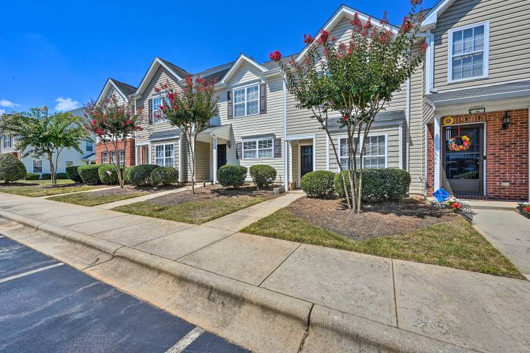 Cozy Greensboro Townhome 7 Mi to UNC Campus