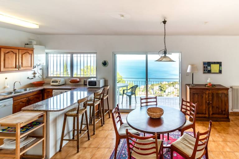 Holiday apartment with terrace | Mountain view in Llanca