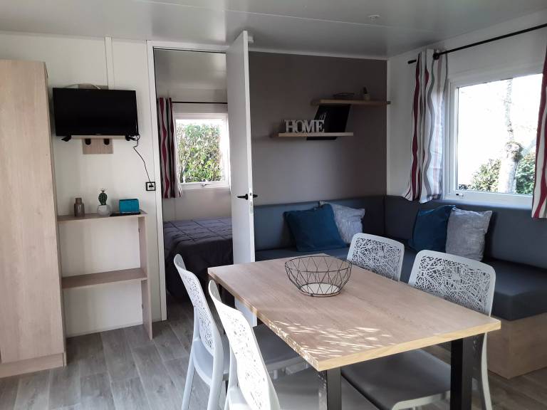 Beautiful mobile home with yard, patio & barbeque | Pets allowed — photo 2