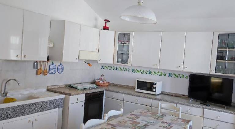 Rental apartment with terrace, barbeque & garden — photo 3