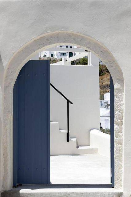Charming rental apartment with garden, patio & jacuzzi | Good for workation | Dogs allowed in Santorini
