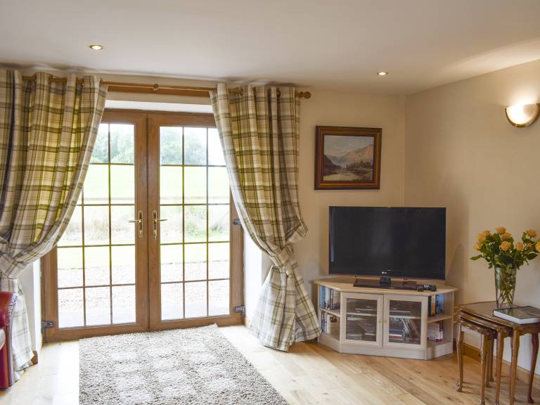 Family-oriented cottage with garden | River view | Dogs allowed — photo 2