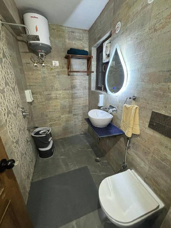 Pine View Croft Luxurious 2BHK close to mall Rd — photo 5