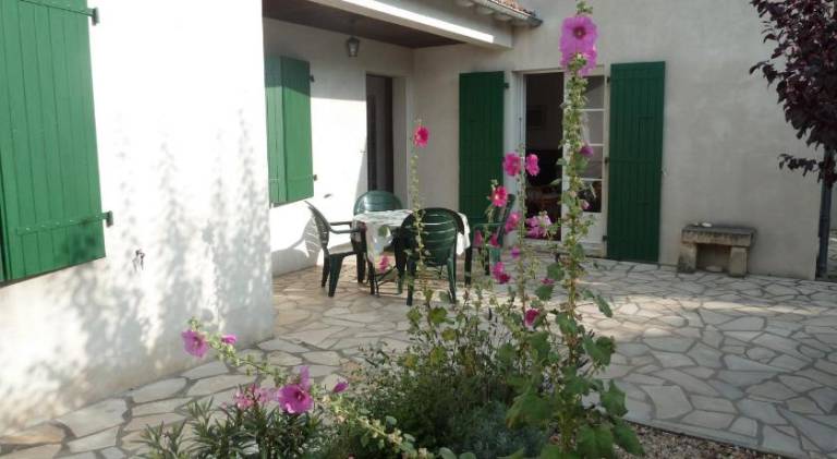 Fully equipped vacation home with terrace, garden & barbeque | Beach nearby | Dogs allowed in Le Bois-Plage-en-Re