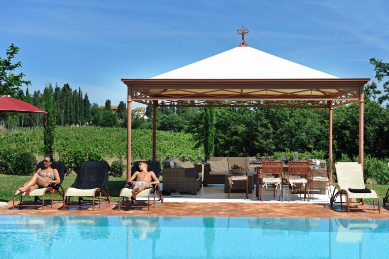 Vacation home with grill, garden & private pool — photo 4