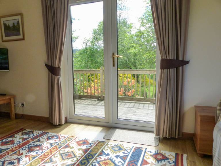 Child-friendly nice cottage with yard | River view | Pets allowed — photo 3