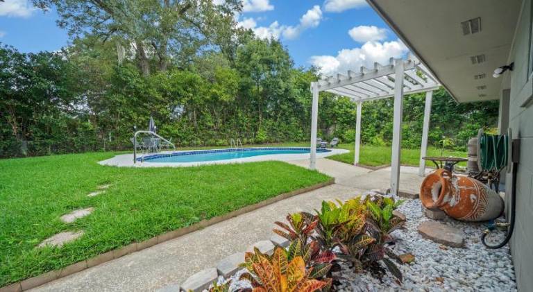 Vacation home with pool in Silver Springs, FL